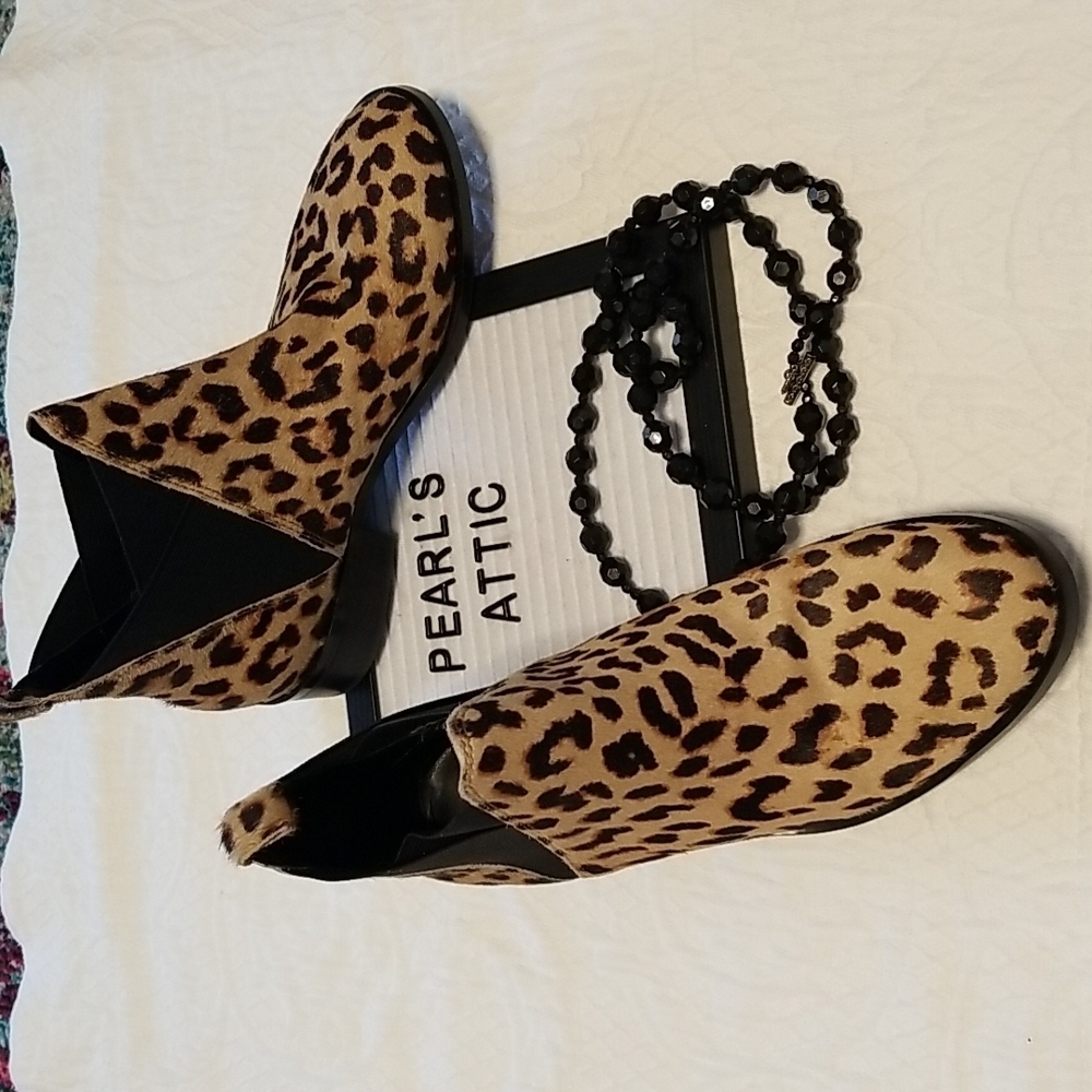 𝅺Aldo leopard ankle boots
